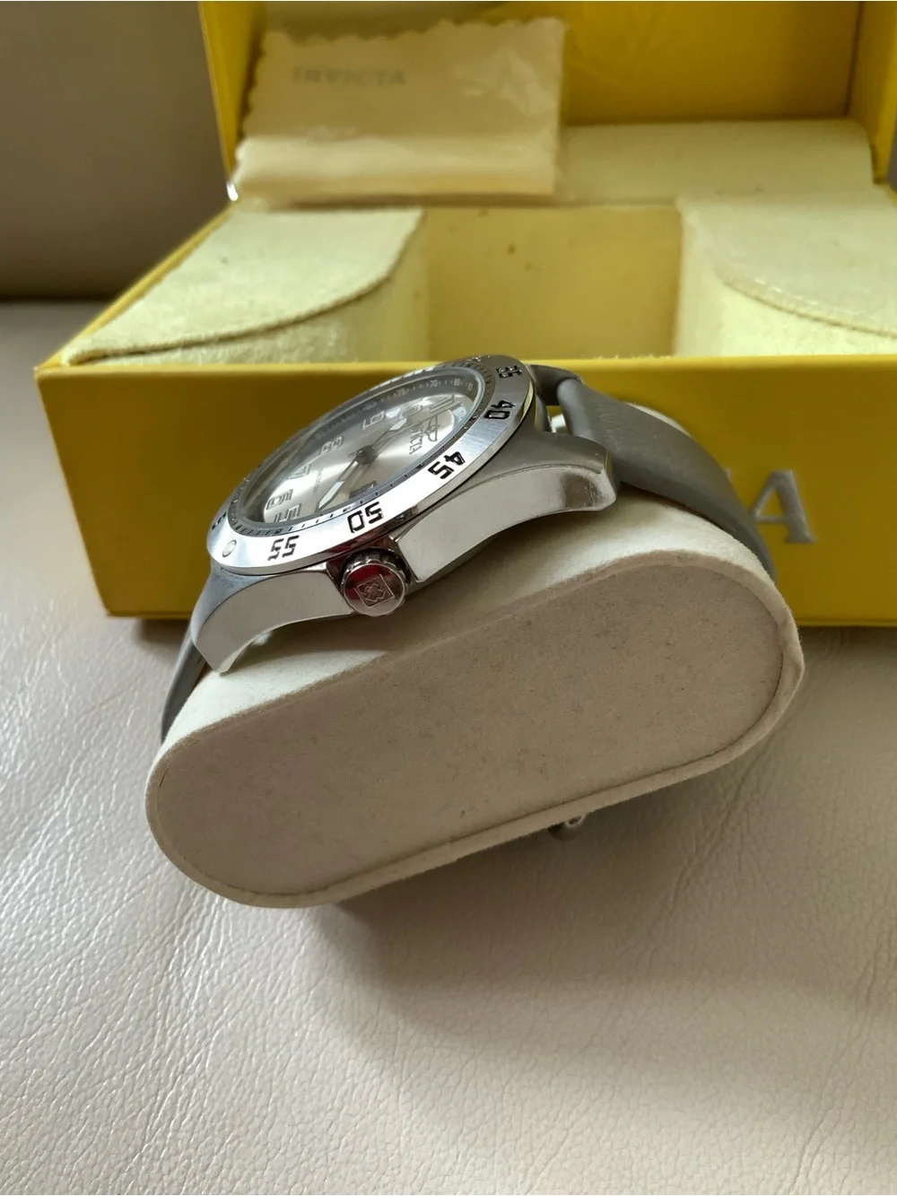 Men's Invicta 44mm Watch 5249 with a replacement leather band. Brand new battery